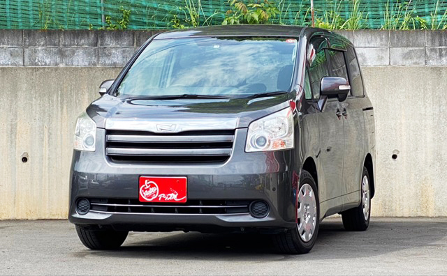 toyota_noah_img