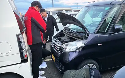 お客様の愛車をプロの目でしっかりと査定いたします!