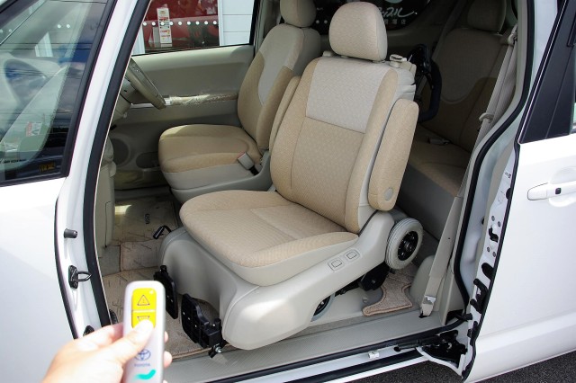 福祉車両のポルテ入庫 御殿場店 中古車買取 中古車査定のアップル