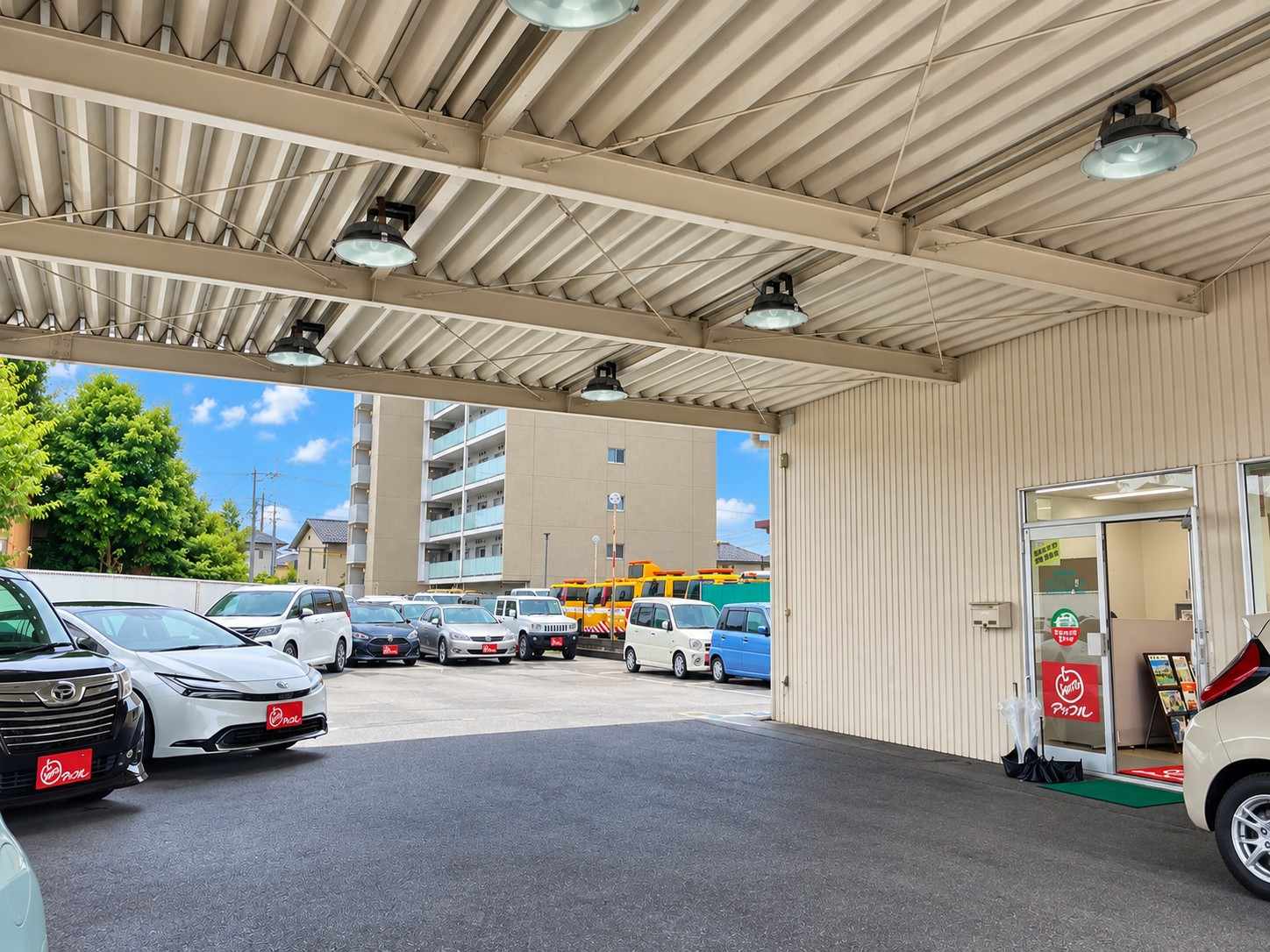 shikuname3で車買取を検討中の方、アップル彦根インター店での査定をお試しください。無料査定実施中！