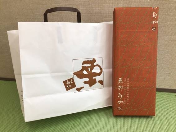 文字の書かれた紙

自動的に生成された説明