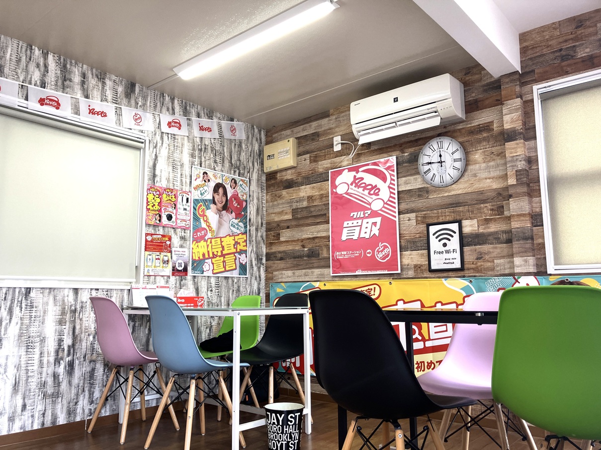 shikuname4のアップル向日店で、あなたの車を簡単に査定してみませんか？お気軽にご来店ください。