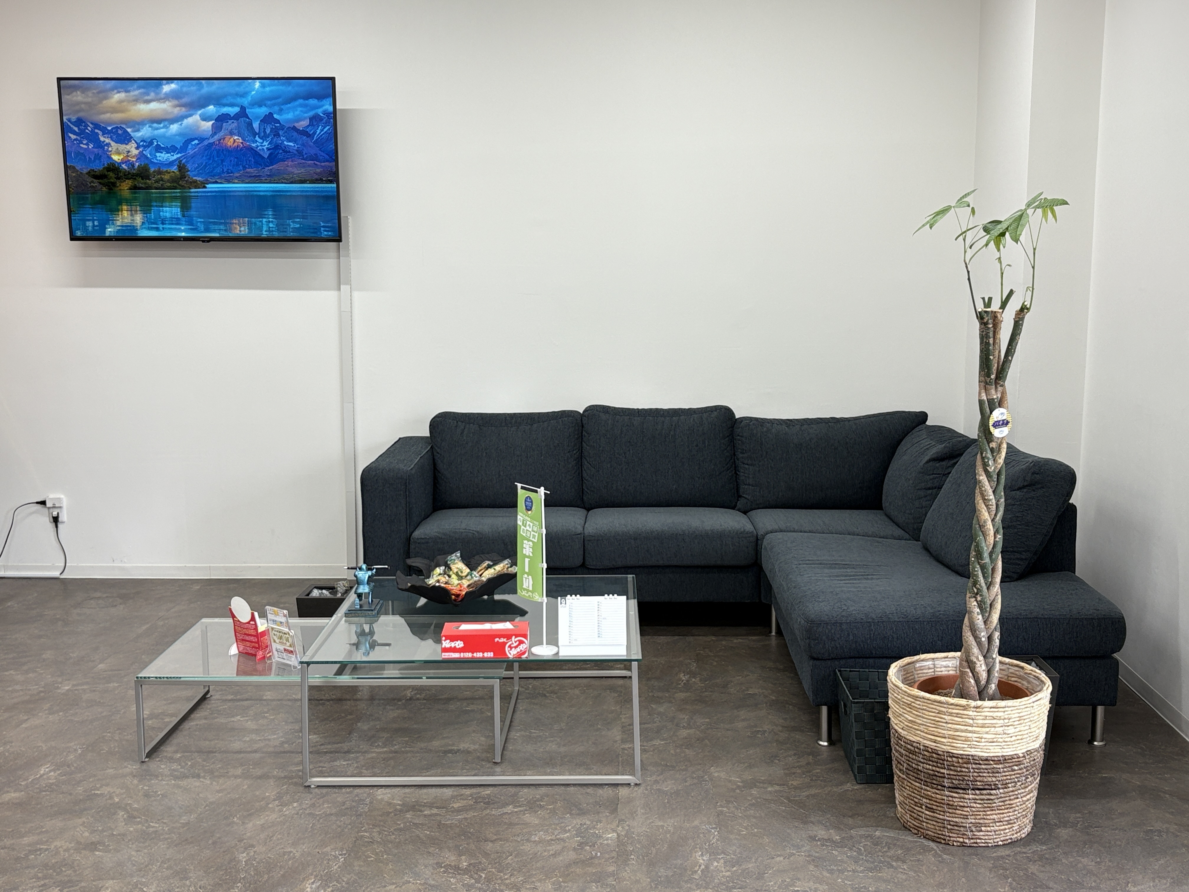 shikuname4のアップル新百合ヶ丘店で、あなたの車を簡単に査定してみませんか？お気軽にご来店ください。