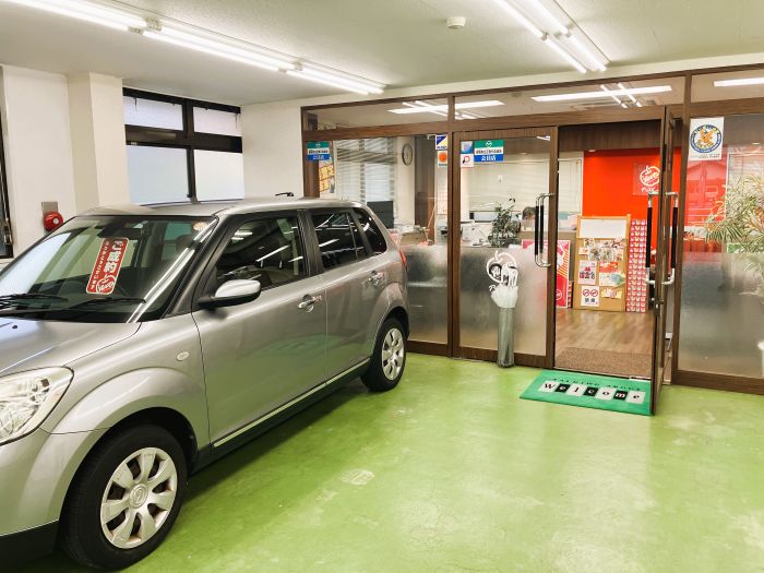 shikuname4のアップル多摩ニュータウン店で、あなたの車を簡単に査定してみませんか？お気軽にご来店ください。